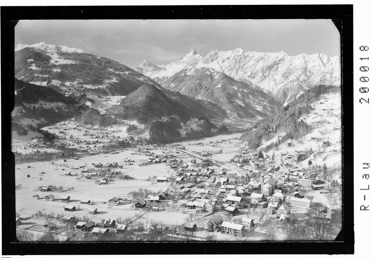Schruns im Montafon: Schruns im Montafon gegen Saulakopf und Zimba