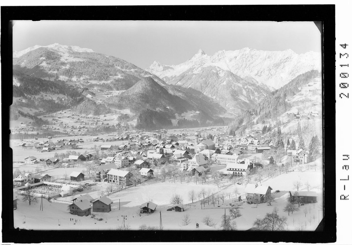 Schruns im Montafon gegen Golm und Zimbaspitze