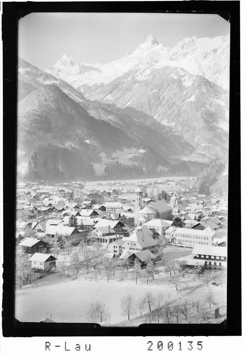 Schruns im Montafon gegen Zimba 2643 m