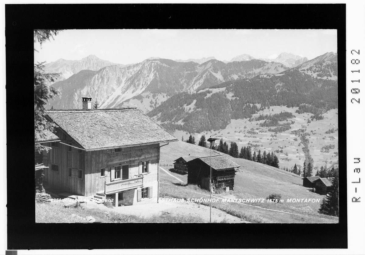 Gasthaus Schönhof Mantschwitz 1575 m, Montafon: Gasthaus Schönhof auf Matschwitz gegen Davenna und Lechtaler Alpen mit Gamsfreiheit und Rote Wand