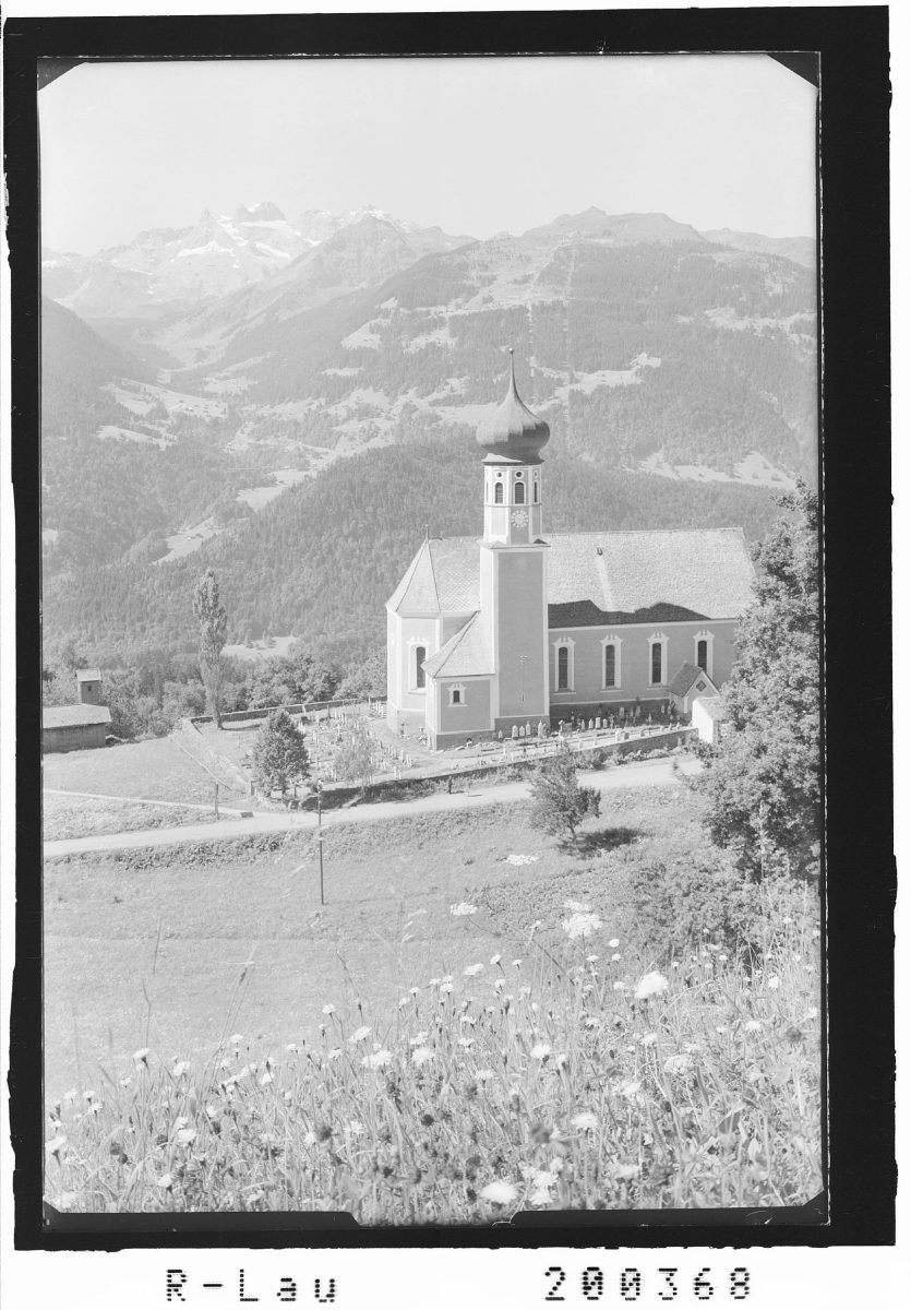 Bartholomäberg gegen Drei Türme und Drusenfluh: Pfarrkirche in Bartholomäberg