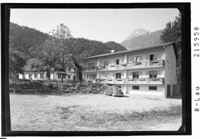 Stallehr im Montafon / Vorarlberg, Pension Alfenz mit Haus Montafon: Pension Alfenz und Haus Montafon in Stallehr gegen Steinwandeck